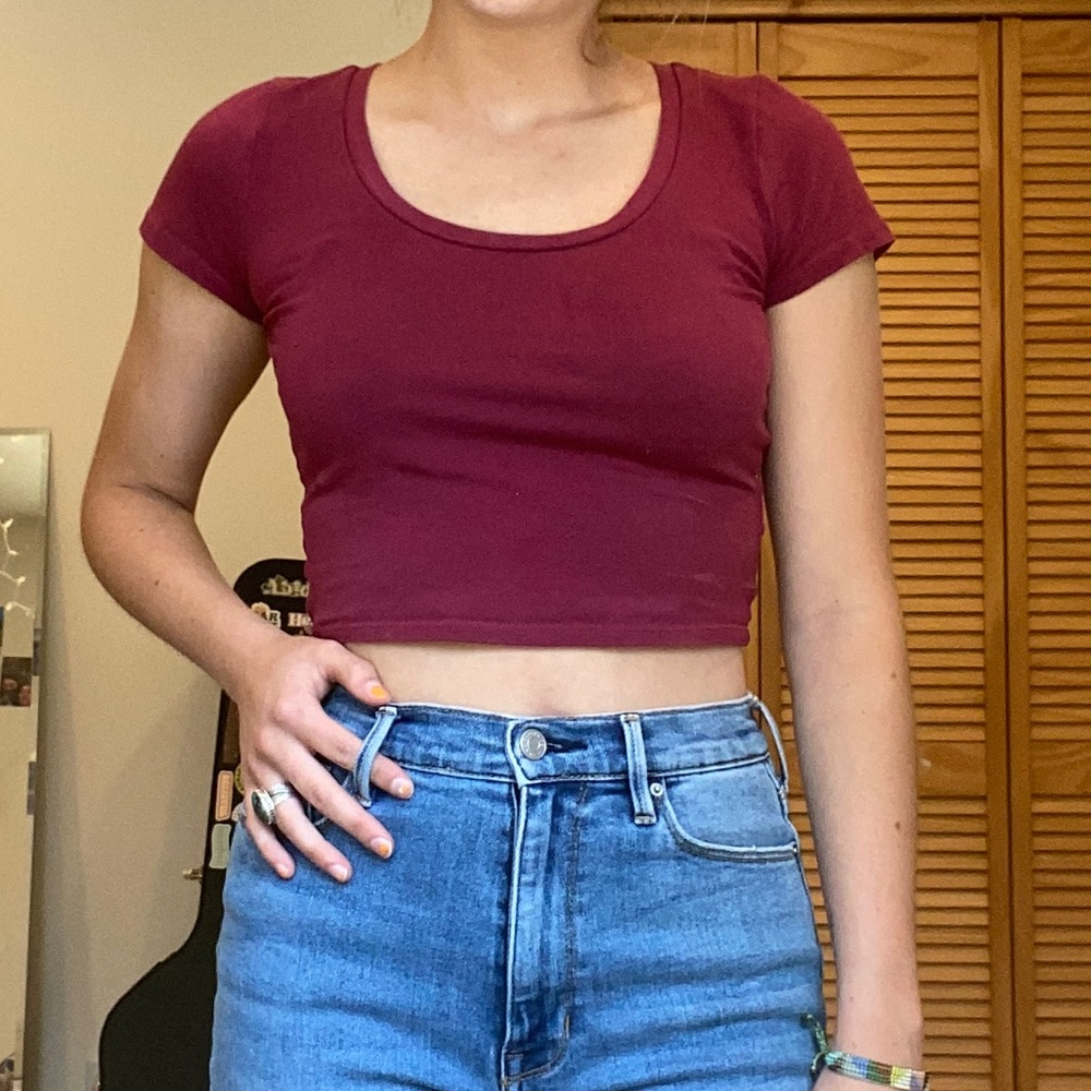 Basic scoop neck crop top